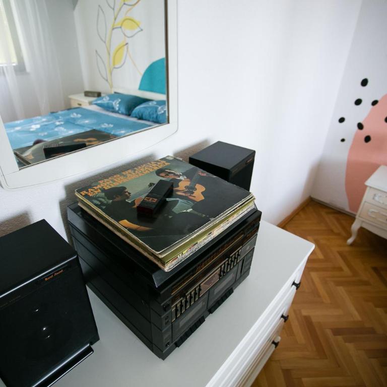 BeeStrick Apartment - Charming and Spacious - One-Bedroom Apartment - 3