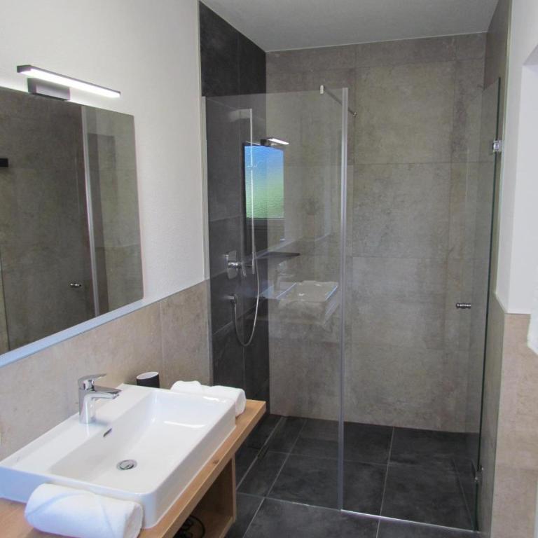 Anni, Apart - Apartment mit 3 Schlafzimmern und Dusche - 12