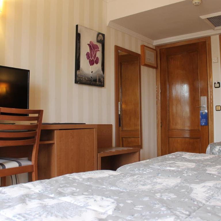 Ramblas Hotel - Double Room with Extra Bed - 10