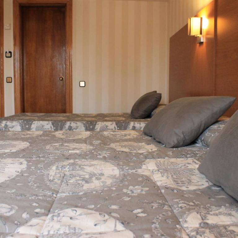 Ramblas Hotel - Double Room with Extra Bed - 11