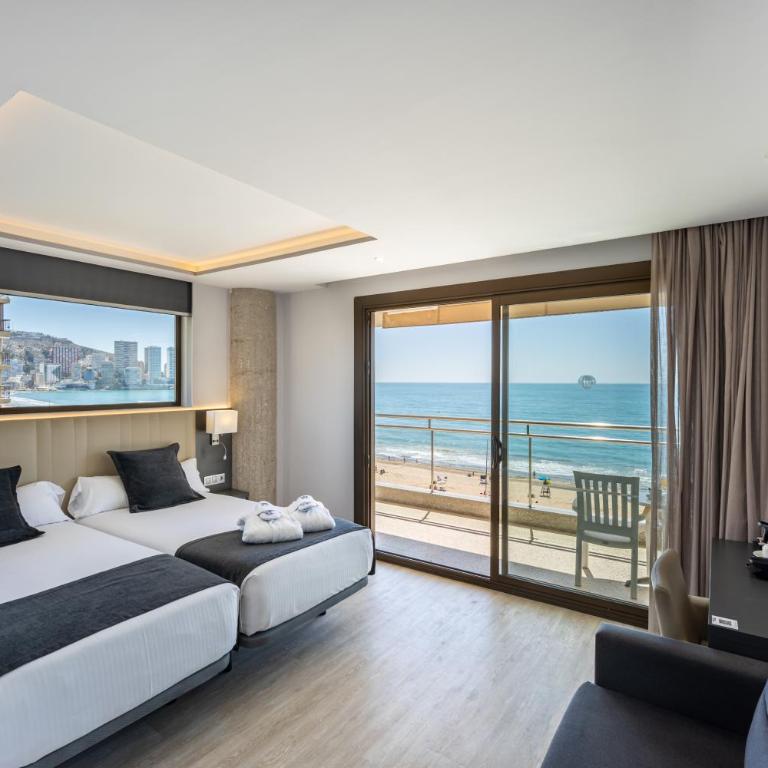 Hotel Cimbel - Habitación Doble Deluxe con balcón y vistas al mar - 3