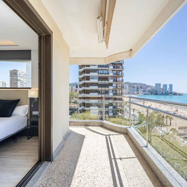 Hotel Cimbel - Habitación Doble Deluxe con balcón y vistas al mar - 4