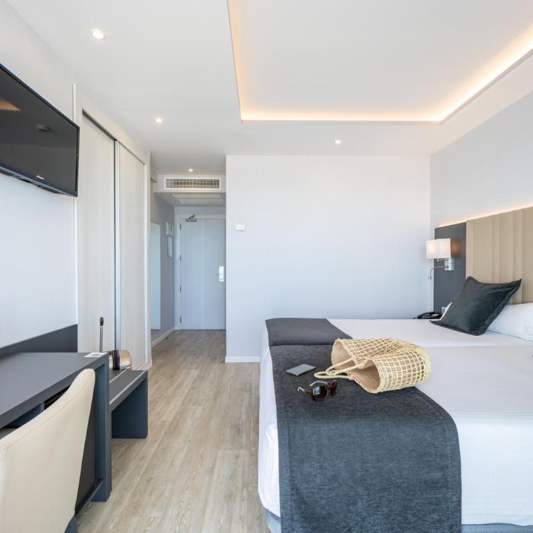 Hotel Cimbel - Habitación Doble con balcón y vistas al mar - 4