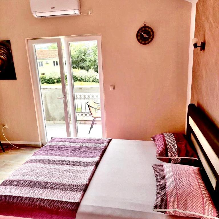 Studio Elena - Studio Apartment with King size bed and balcony - 5