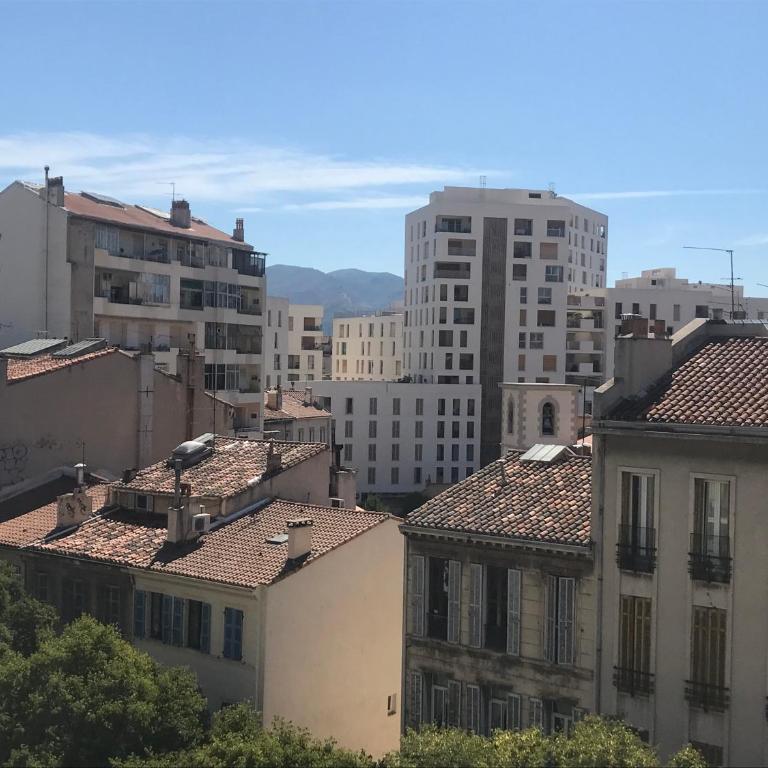 Très bel appartement T3 proche place Castellane avec vue et 2 chambres - Appartement 2 Chambres - 25