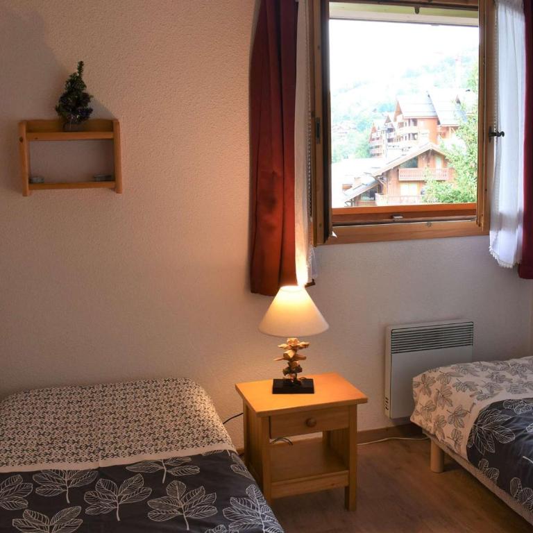 Charmant Appartement 2P à Méribel, Proche Commerces et Pistes, Parking Inclus - Appartement 1 Chambre - 4