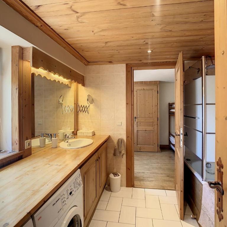 3 pièces, piscine intérieure, parking, proche centre à Combloux - Appartement 2 Chambres - 6