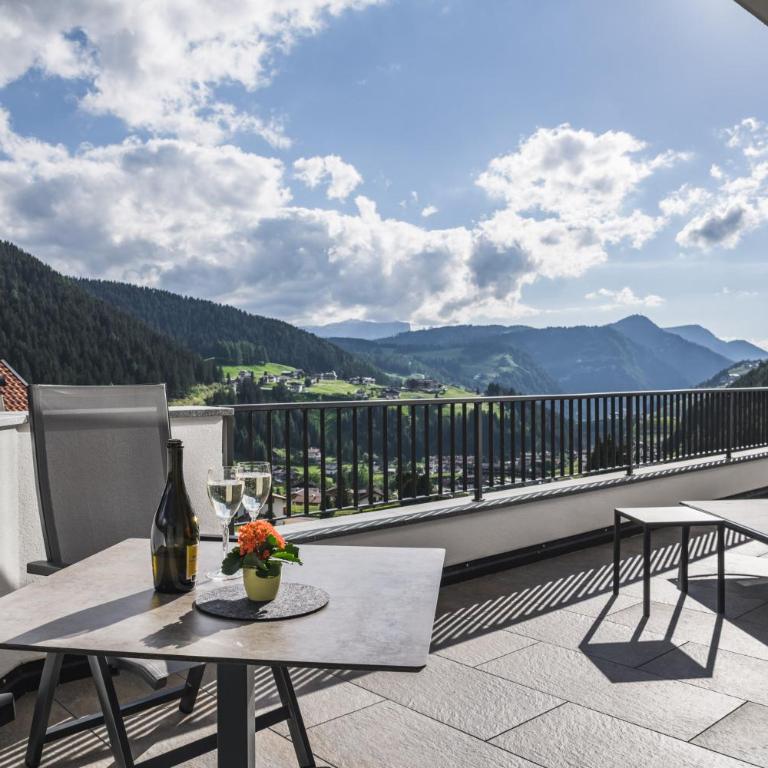 Aurela Mountain Chalets - Apartment mit Terrasse - 8