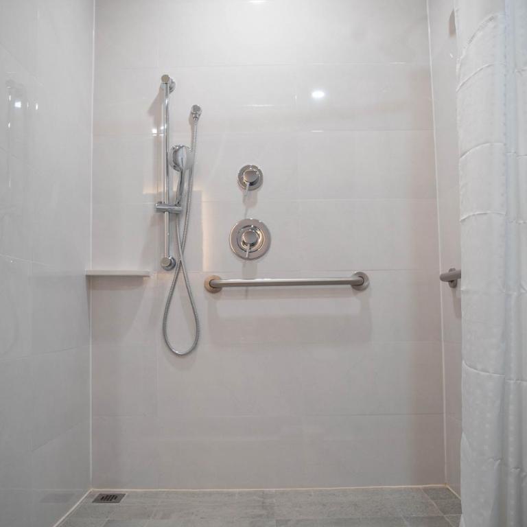 Holiday Inn Express & Suites - Tijuana Otay by IHG - Standard King Room - Accessible - 3