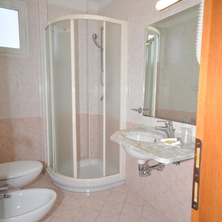 Hotel Adriatic&Beauty - Camera Quadrupla con Vista Mare - 4