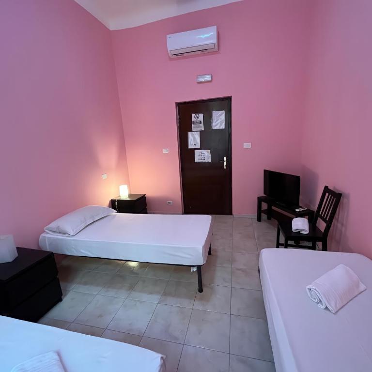 Rome Termini Rooms 4 - Camera Tripla con Bagno Privato Esterno - 4