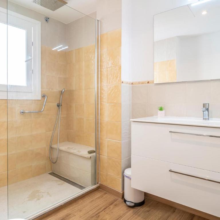 Amazing Apartment In Málaga With Wifi - Apartamento de 2 dormitorios - 13