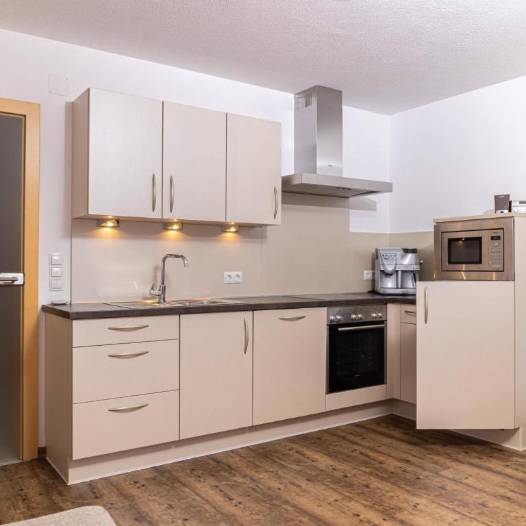 Ferienwohnungen Hinterstein - Apartment mit 1 Schlafzimmer und Dusche - 3