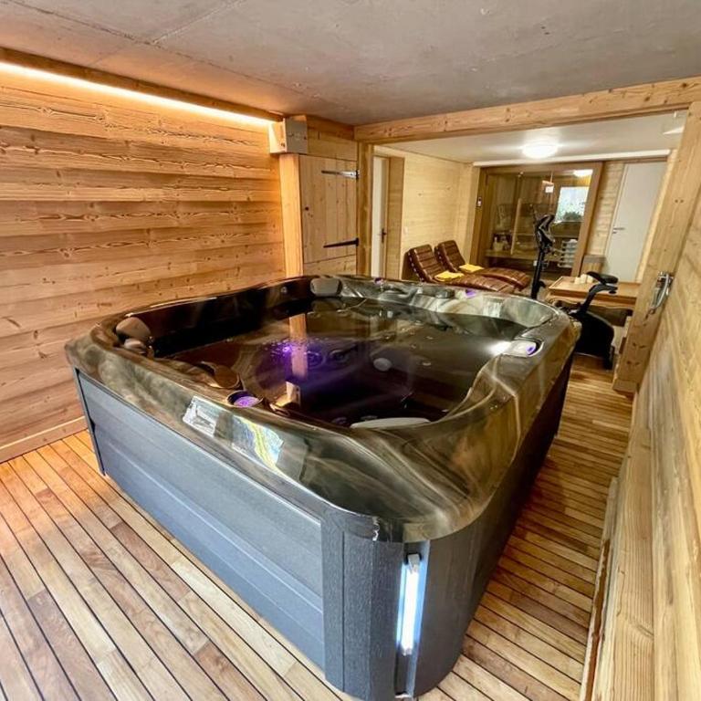 Chalet Kelly, au centre ville avec Jacuzzi - Chalet - 1