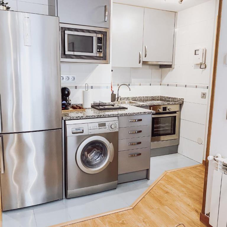 Aires de Montecerrao, plaza de garaje y WIFI gratis - Apartamento de 1 dormitorio - 9