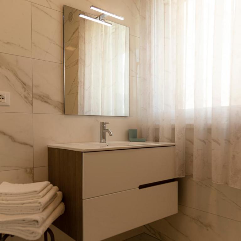 HOLIDAY APARTMENTS GIULIA - Blue - Three-Bedroom Apartment - 6