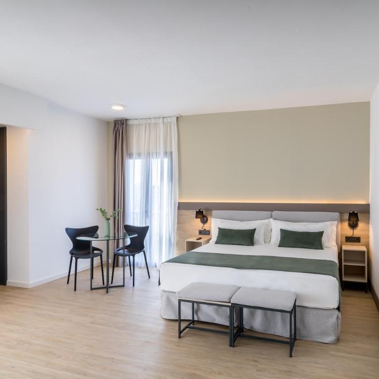 Occidental Puerto Banús - Habitación Familiar Deluxe (2 adultos + 2 niños) - 13