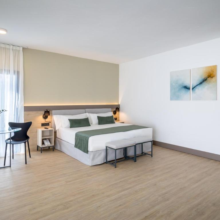 Occidental Puerto Banús - Habitación Triple Superior (2 adultos + 1 niño) - 9