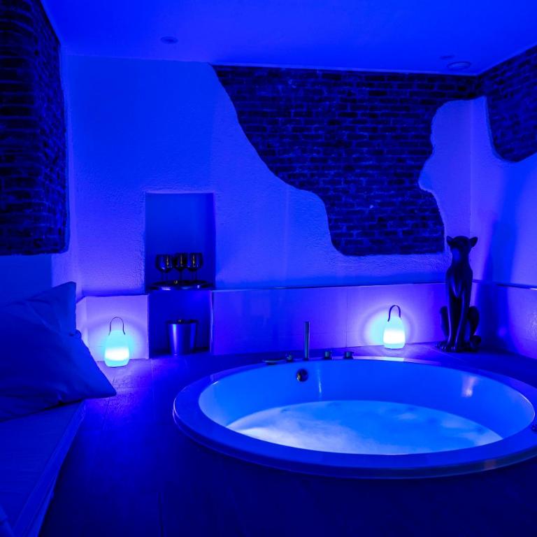 Calle Amparo 86 Lujoso Dúplex con Jacuzzi en Lavapies especial parejas - Apartamento de 2 dormitorios - 1