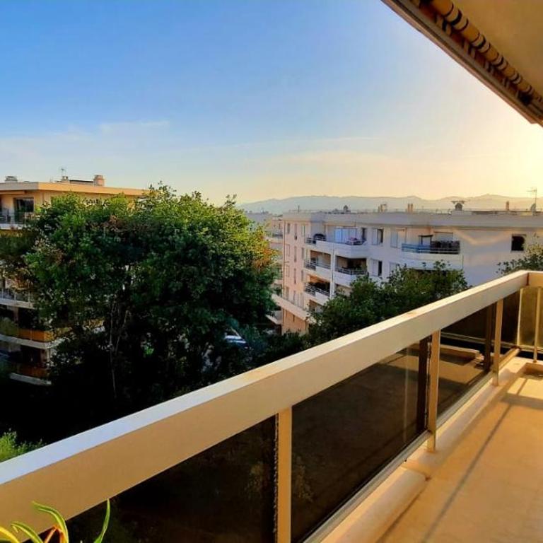 Superbe appartement climatisé proche plages, grande terrasse et parking privé - Two-Bedroom Apartment - 6
