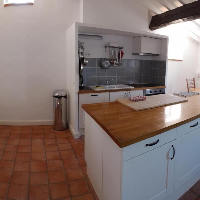 3 bedroom modern apartment in historic building overlooking river herault - Appartement 3 Chambres - 8