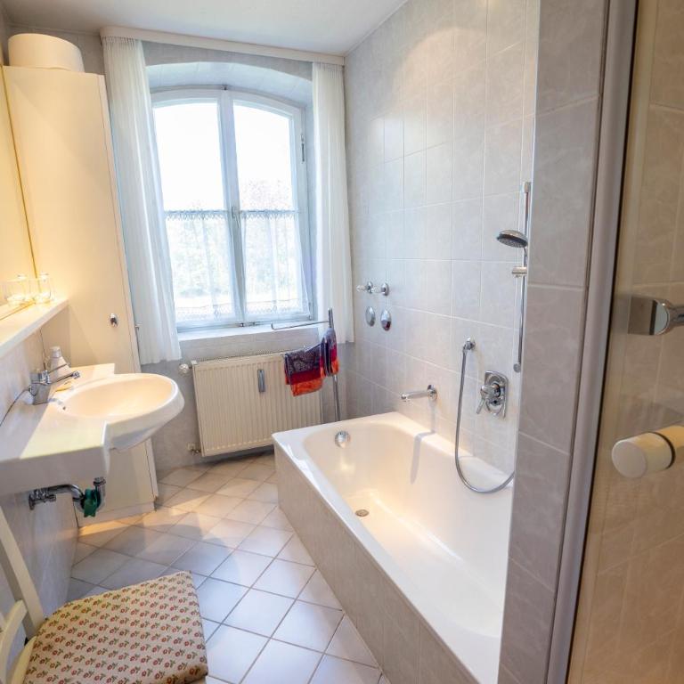 Landhauswohnung mit wildromantischem Garten - Apartment mit 2 Schlafzimmern - 13