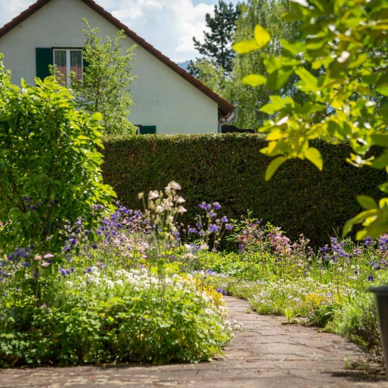 Landhauswohnung mit wildromantischem Garten - Apartment mit 2 Schlafzimmern - 23