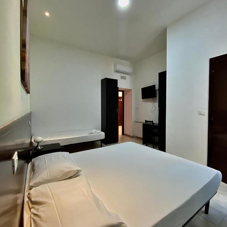 Rome Termini Rooms 4 - Camera Tripla con Bagno Privato - 3