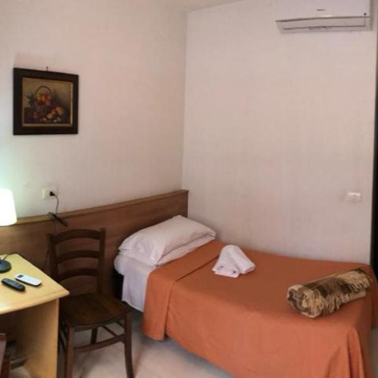 Hotel Bolognese - Camera Singola con Bagno Privato Esterno - 1