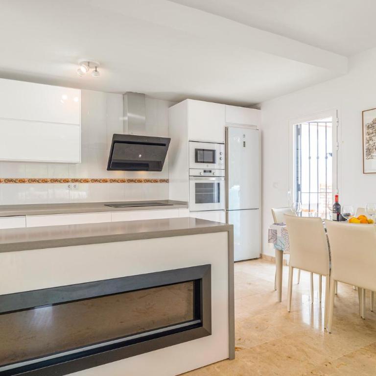 Lovely Home In Benalmádena - Casa de 4 dormitorios - 2