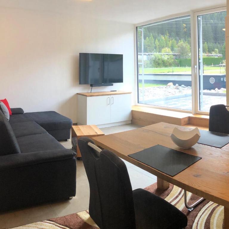 Arlberg Mountain Resort - Deluxe Apartment mit 2 Schlafzimmern und Gartenblick - 12