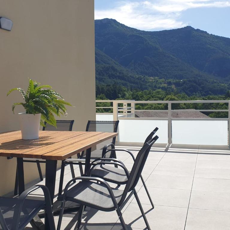 Appartement neuf, avec vue montagnes. - Appartement 3 Chambres - 10