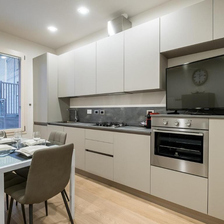 Fragole Suite - Apartment with Shower - 5