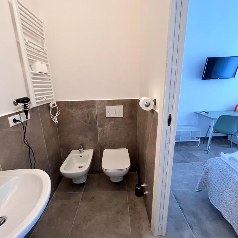 CapoDiLucca40 - Triple Room with Private Bathroom - 2