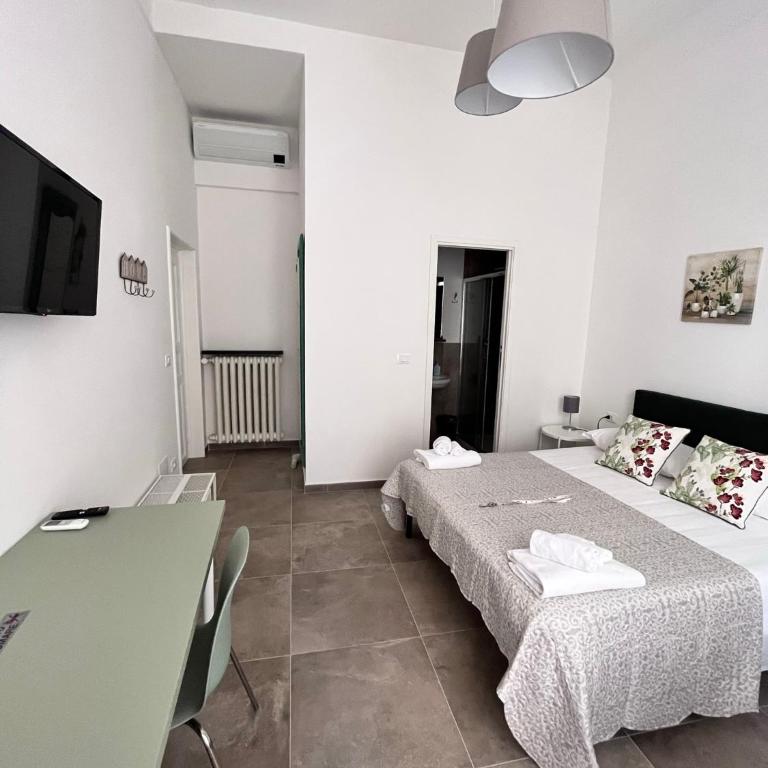 CapoDiLucca40 - Triple Room with Private Bathroom - 3