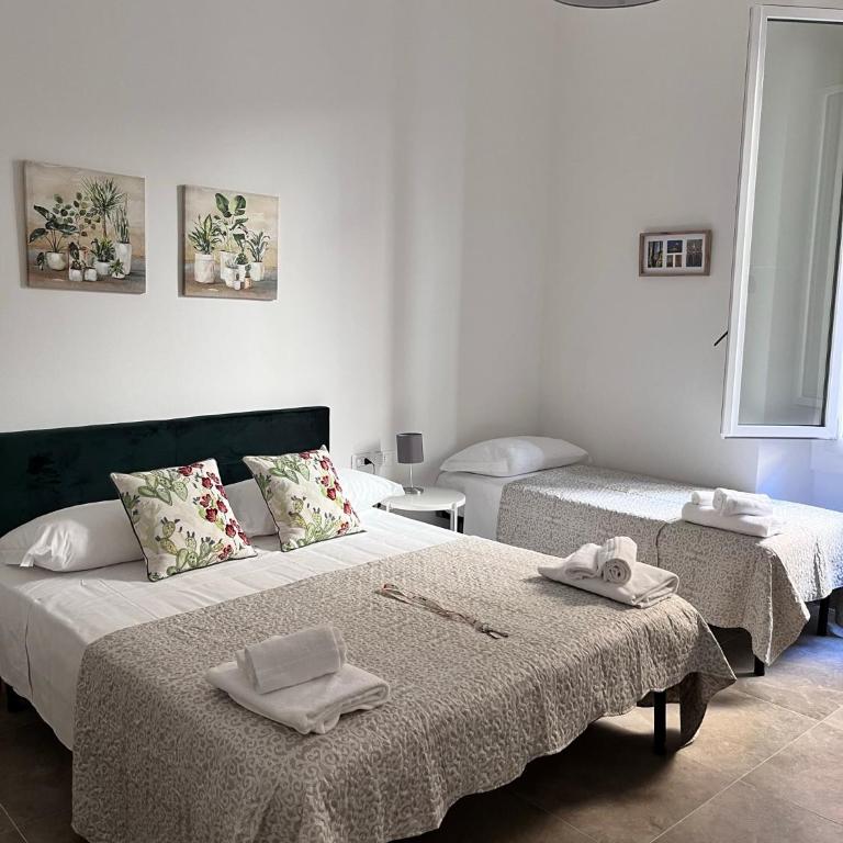 CapoDiLucca40 - Triple Room with Private Bathroom - 1