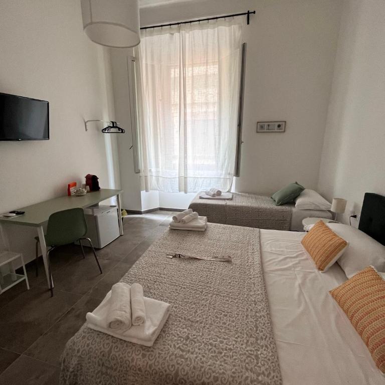 CapoDiLucca40 - Triple Room with Private Bathroom - 4