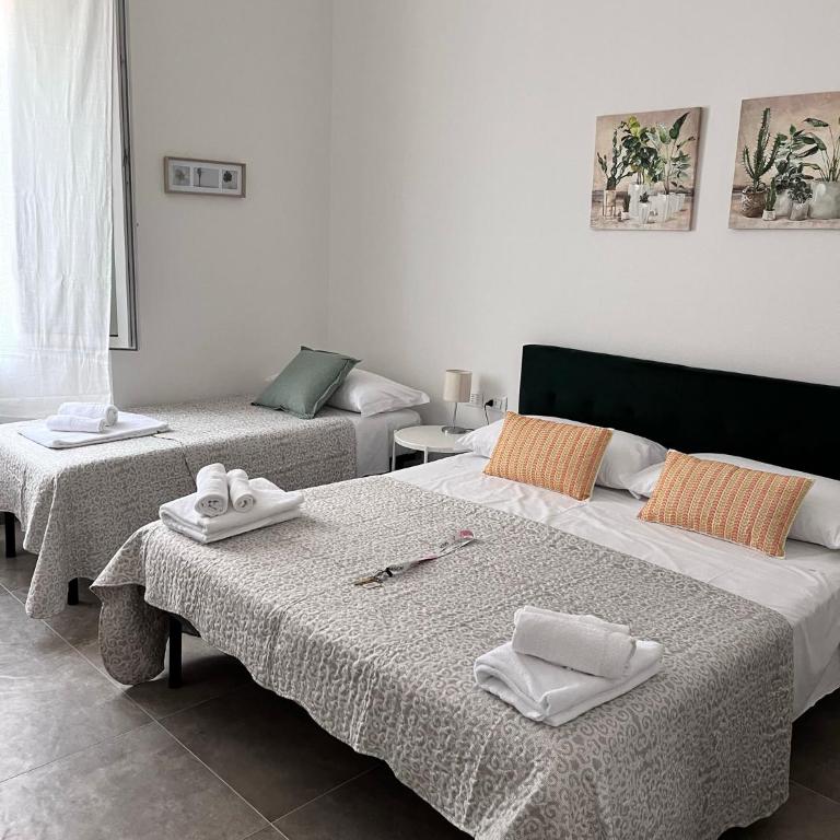 CapoDiLucca40 - Triple Room with Private Bathroom - 1