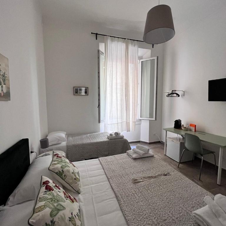 CapoDiLucca40 - Triple Room with Private Bathroom - 4