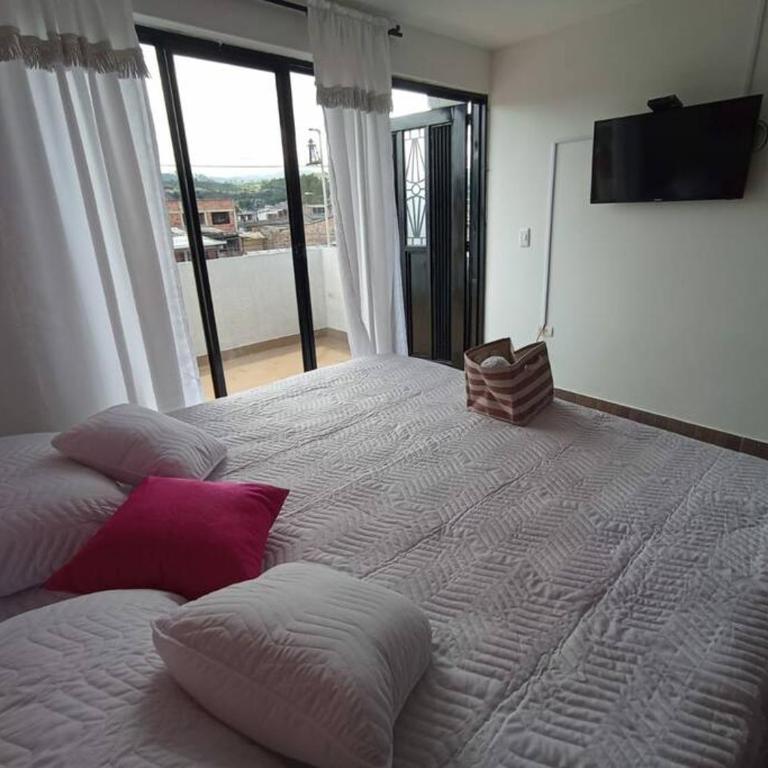 Cerca al centro con parqueo GRATIS - 2 habitaciones - Apartamento de 2 dormitorios - 5