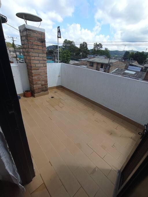 Cerca al centro con parqueo GRATIS - 2 habitaciones - Apartamento de 2 dormitorios - 12