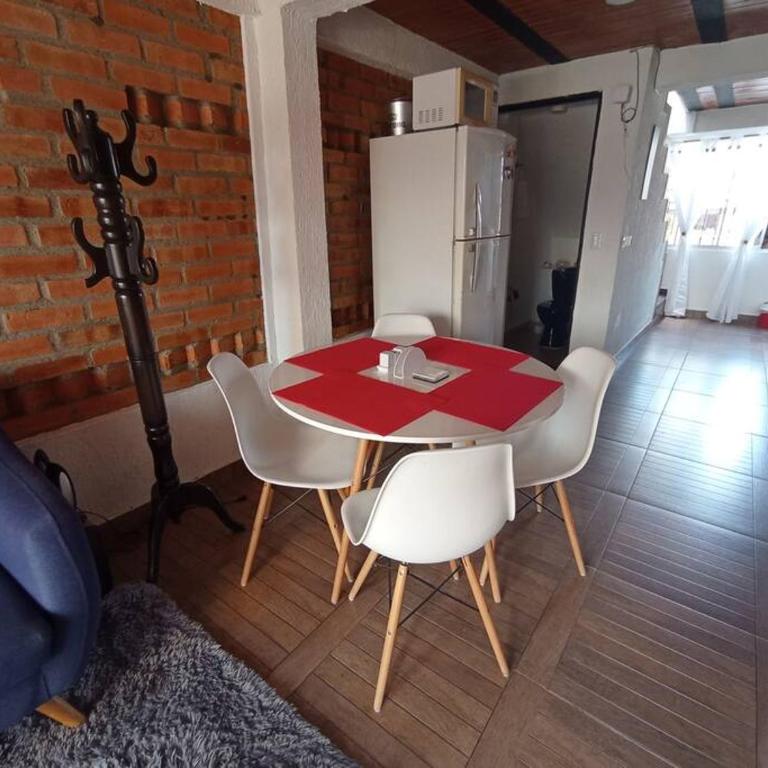 Cerca al centro con parqueo GRATIS - 2 habitaciones - Apartamento de 2 dormitorios - 13