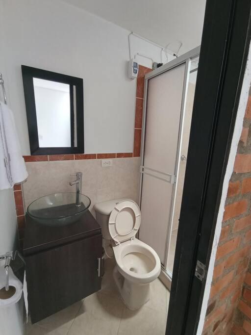 Cerca al centro con parqueo GRATIS - 2 habitaciones - Apartamento de 2 dormitorios - 14