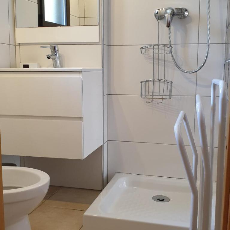 Une chambre dans la résidence proche de plage, commerces et centre ville - Appartement 1 Chambre - 4