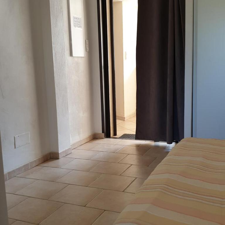 Une chambre dans la résidence proche de plage, commerces et centre ville - Appartement 1 Chambre - 3