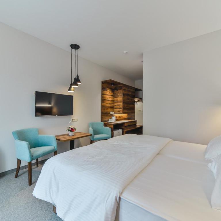 Hotel Vladimir - Deluxe Double or Twin Room - 4