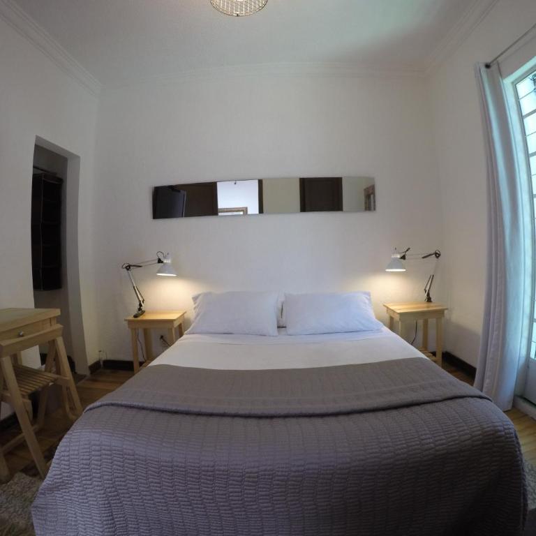 Distrito Condesa Rooms and Studios - Habitación con cama grande y balcón - 3