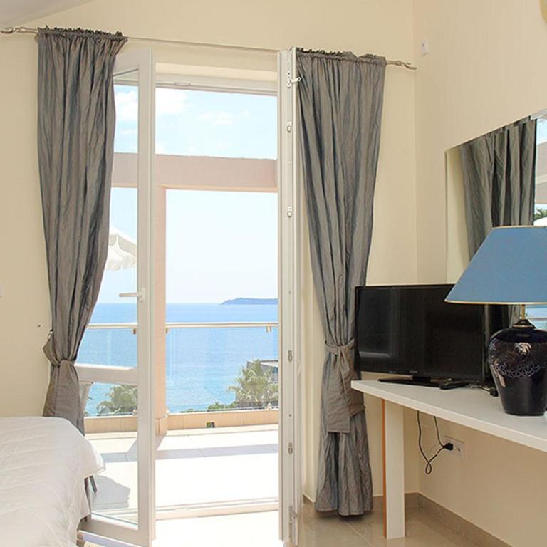 Swiss Residence Montenegro - Double Room with Balcony and Sea View - 15