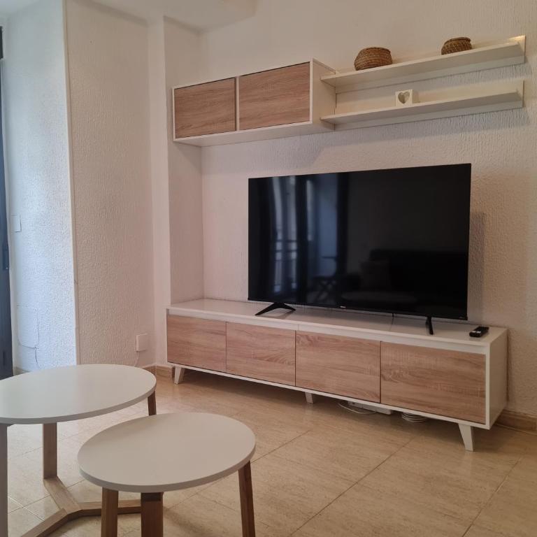 Alicante Beach and Center - Two-Bedroom Apartment - 18