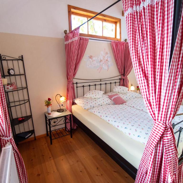 Troadkasten - Ferienhaus am BIO-Bergbauernhof Kammerhofer vlg Roath - Haus mit 2 Schlafzimmern - 4